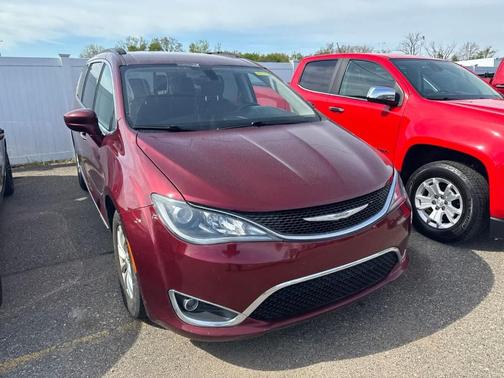 Velvet Red Pearlcoat 2017 Chrysler Pacifica Touring-L