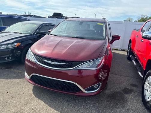 Velvet Red Pearlcoat 2017 Chrysler Pacifica Touring-L