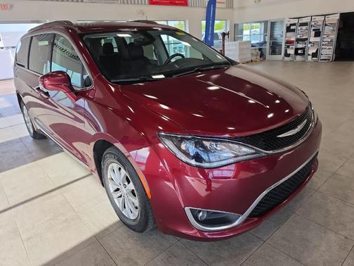 Velvet Red Pearlcoat 2017 Chrysler Pacifica Touring-L