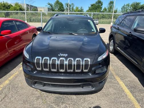 Brilliant Black Crystal Pearlcoat 2014 Jeep Cherokee Latitude