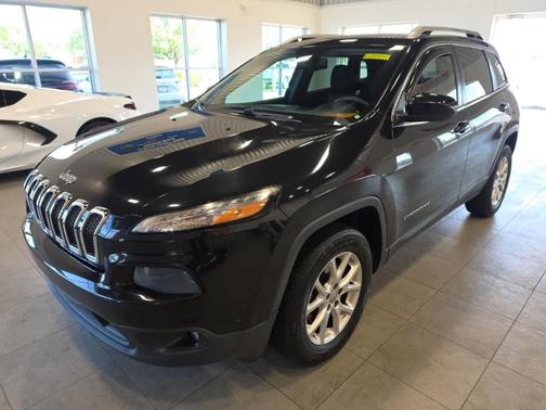 Brilliant Black Crystal Pearlcoat 2014 Jeep Cherokee Latitude
