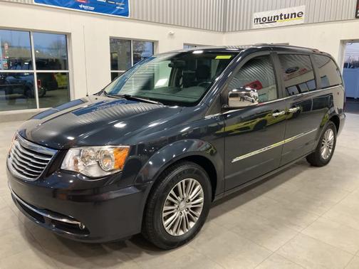 2014 Chrysler Town & Country Touring-L