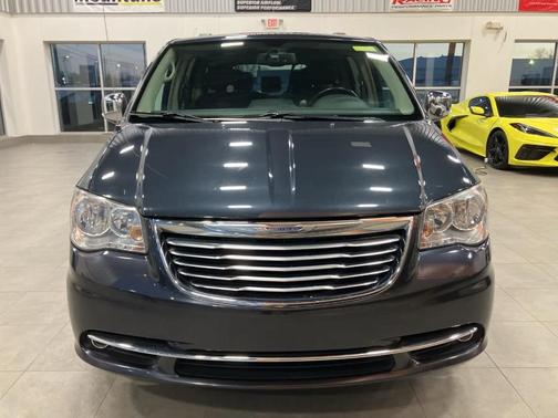 2014 Chrysler Town & Country Touring-L