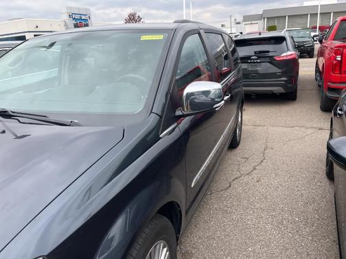 2014 Chrysler Town & Country Touring-L