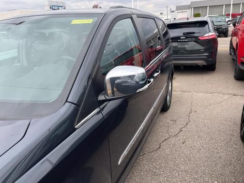 2014 Chrysler Town & Country Touring-L