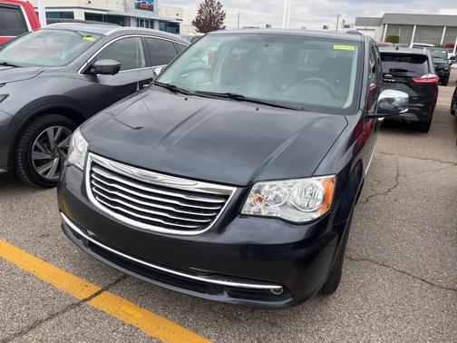 2014 Chrysler Town & Country Touring-L