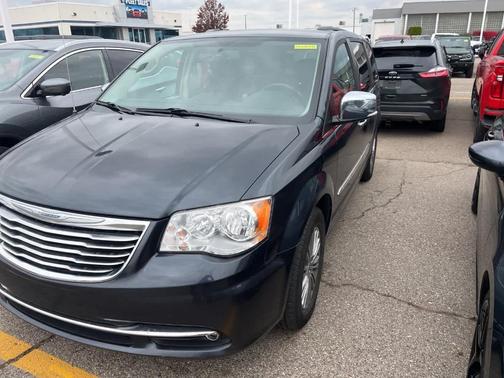 2014 Chrysler Town & Country Touring-L