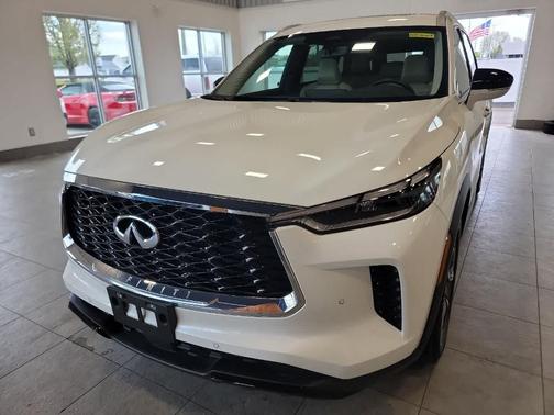 White 2024 INFINITI QX60 Luxe