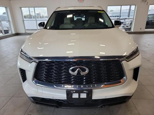 White 2024 INFINITI QX60 Luxe