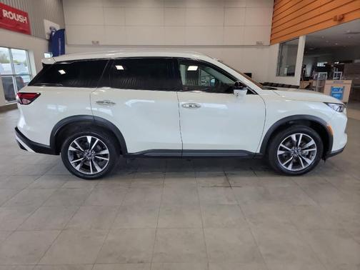White 2024 INFINITI QX60 Luxe