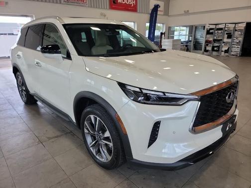 White 2024 INFINITI QX60 Luxe