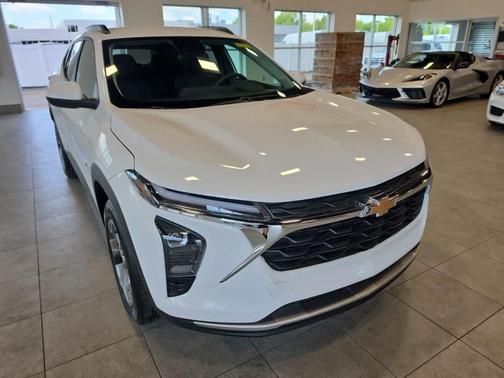 Summit White 2025 Chevrolet Trax LT