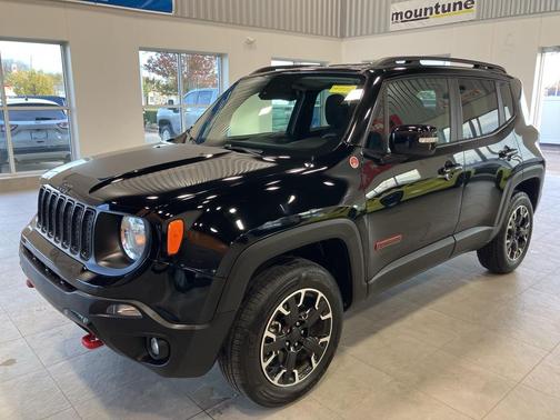 2023 Jeep Renegade Trailhawk