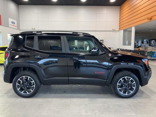 2023 Jeep Renegade Trailhawk