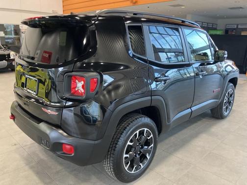 2023 Jeep Renegade Trailhawk