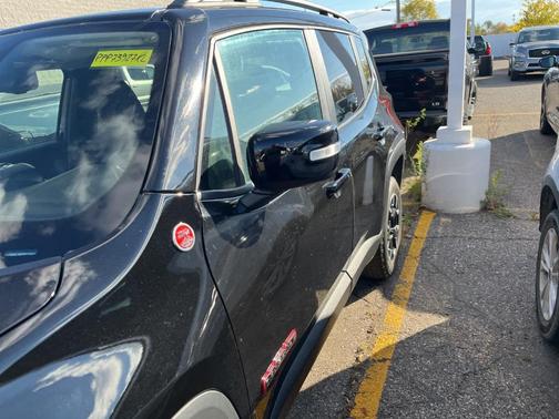 2023 Jeep Renegade Trailhawk