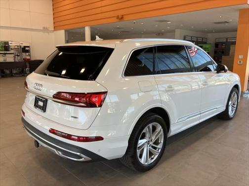 2021 Audi Q7 45 Premium Plus