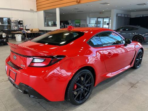 2025 Toyota GR86 Premium