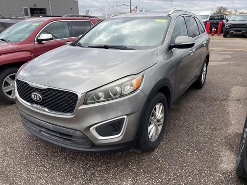 Titanium Silver 2018 Kia Sorento LX