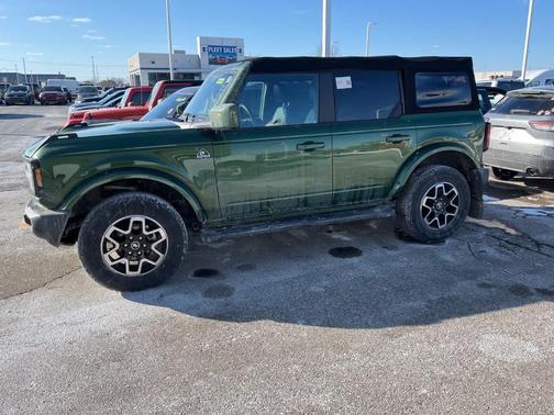 2024 Ford Bronco Outer Banks