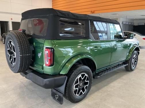 2024 Ford Bronco Outer Banks