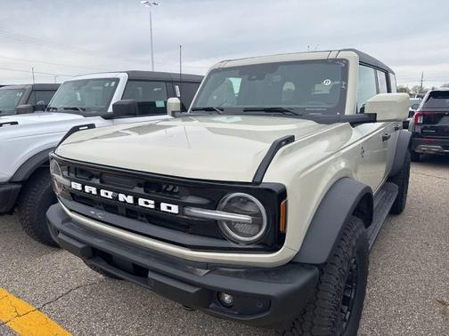 Beige 2026 Ford Bronco Outer Banks