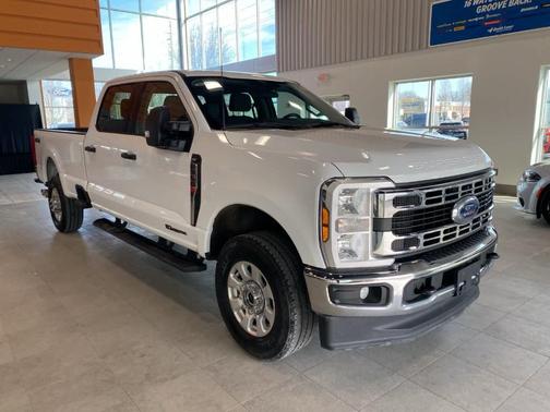 Oxford White 2024 Ford F-350 XLT