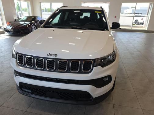 Bright White Clearcoat 2024 Jeep Compass Latitude