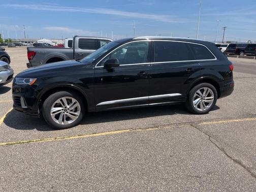 2023 Audi Q7 55 Premium Plus
