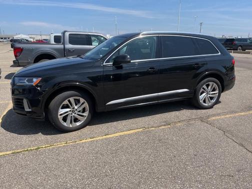 2023 Audi Q7 55 Premium Plus