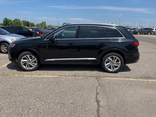 2023 Audi Q7 55 Premium Plus