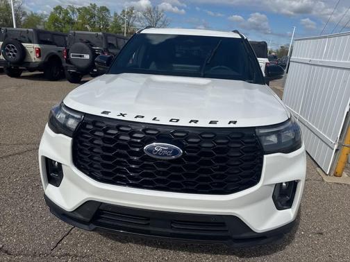 White 2026 Ford Explorer ST-Line