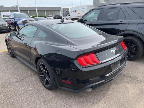 2022 Ford Mustang EcoBoost