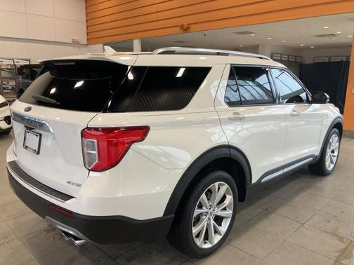 Star White 2022 Ford Explorer Platinum
