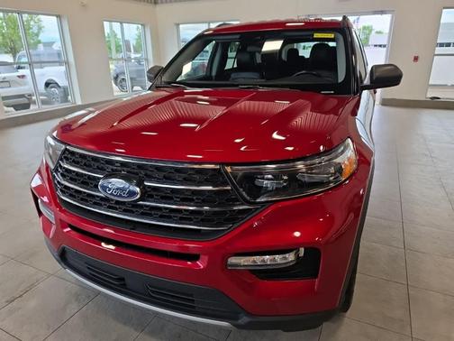 Rapid Red Metallic Tinted Clearcoat 2023 Ford Explorer XLT