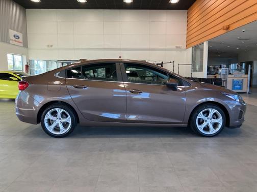 2019 Chevrolet Cruze Premier
