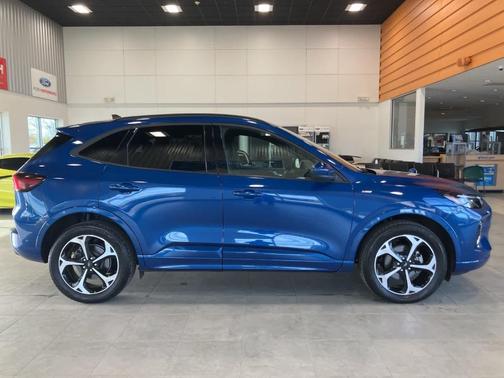 2023 Ford Escape ST-Line Elite