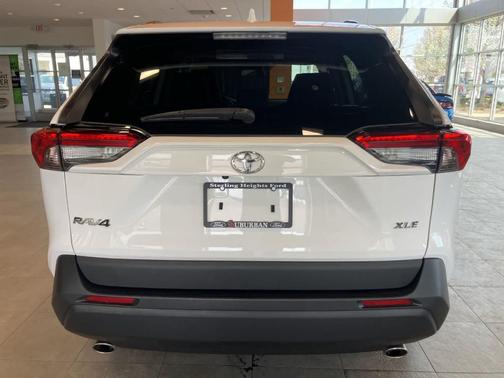 Ice 2023 Toyota RAV4 XLE