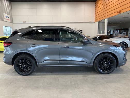 2023 Ford Escape ST-Line Elite