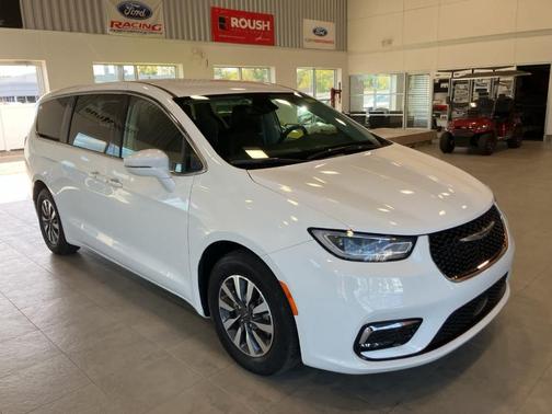 2022 Chrysler Pacifica Hybrid Touring L
