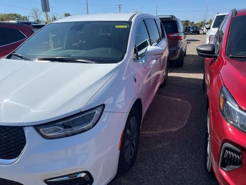 2022 Chrysler Pacifica Hybrid Touring L