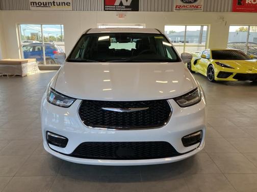 2022 Chrysler Pacifica Hybrid Touring L