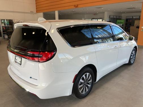 2022 Chrysler Pacifica Hybrid Touring L
