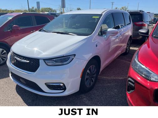 2022 Chrysler Pacifica Hybrid Touring L
