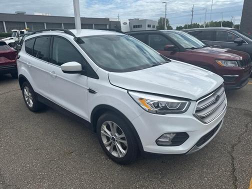 Oxford White 2018 Ford Escape SEL