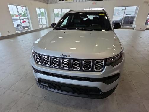 Silver Zynith 2024 Jeep Compass Latitude