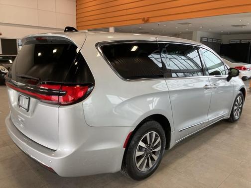2023 Chrysler Pacifica Hybrid Limited