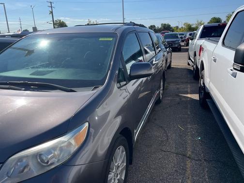 2015 Toyota Sienna LE