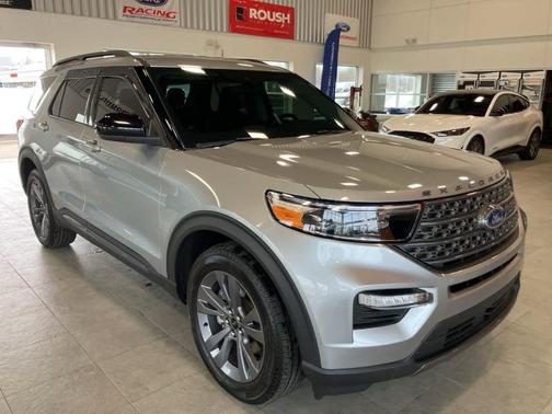 Iconic Silver Metallic 2023 Ford Explorer XLT