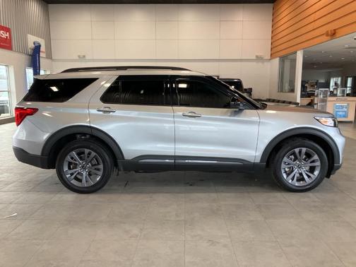 Iconic Silver Metallic 2023 Ford Explorer XLT